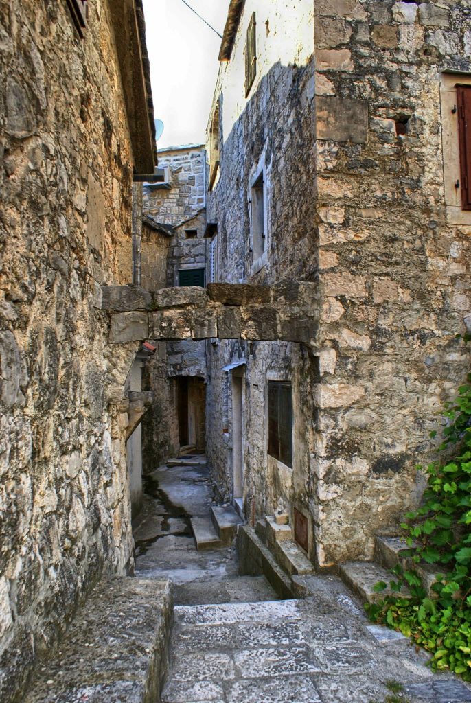 Brela - urocze miasteczko w centrum Dalmacji